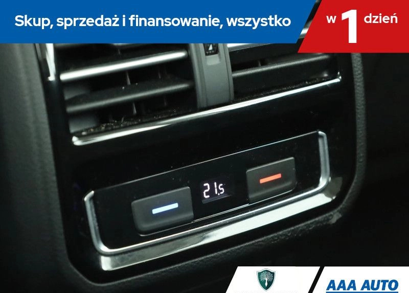 Volkswagen Passat cena 51000 przebieg: 252471, rok produkcji 2015 z Różan małe 211